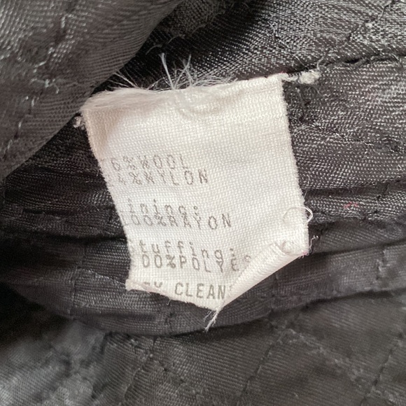 Brooks Brothers Red Wool Coat. Quilted lining. Made in Italy. See measurements - Picture 12 of 13